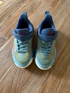 Nike Giannis size 11c Kids Blue Athletic Sneakers with Yellow Accents